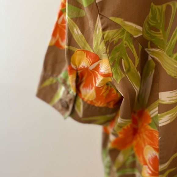 Hawaiian Cotton M Blouse with a small peplum - Picture 5 of 11